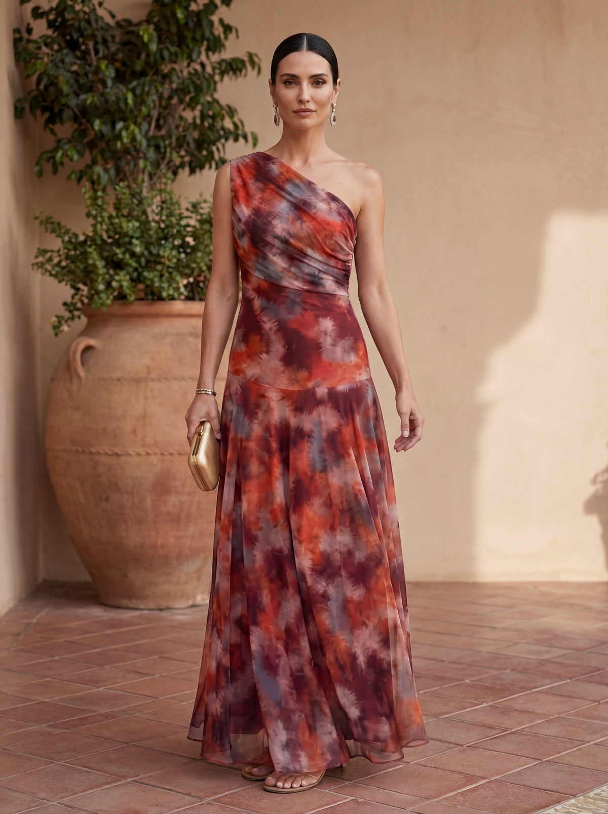 Uma – Dlouhé Splývavé Šaty s Elegantním Designem