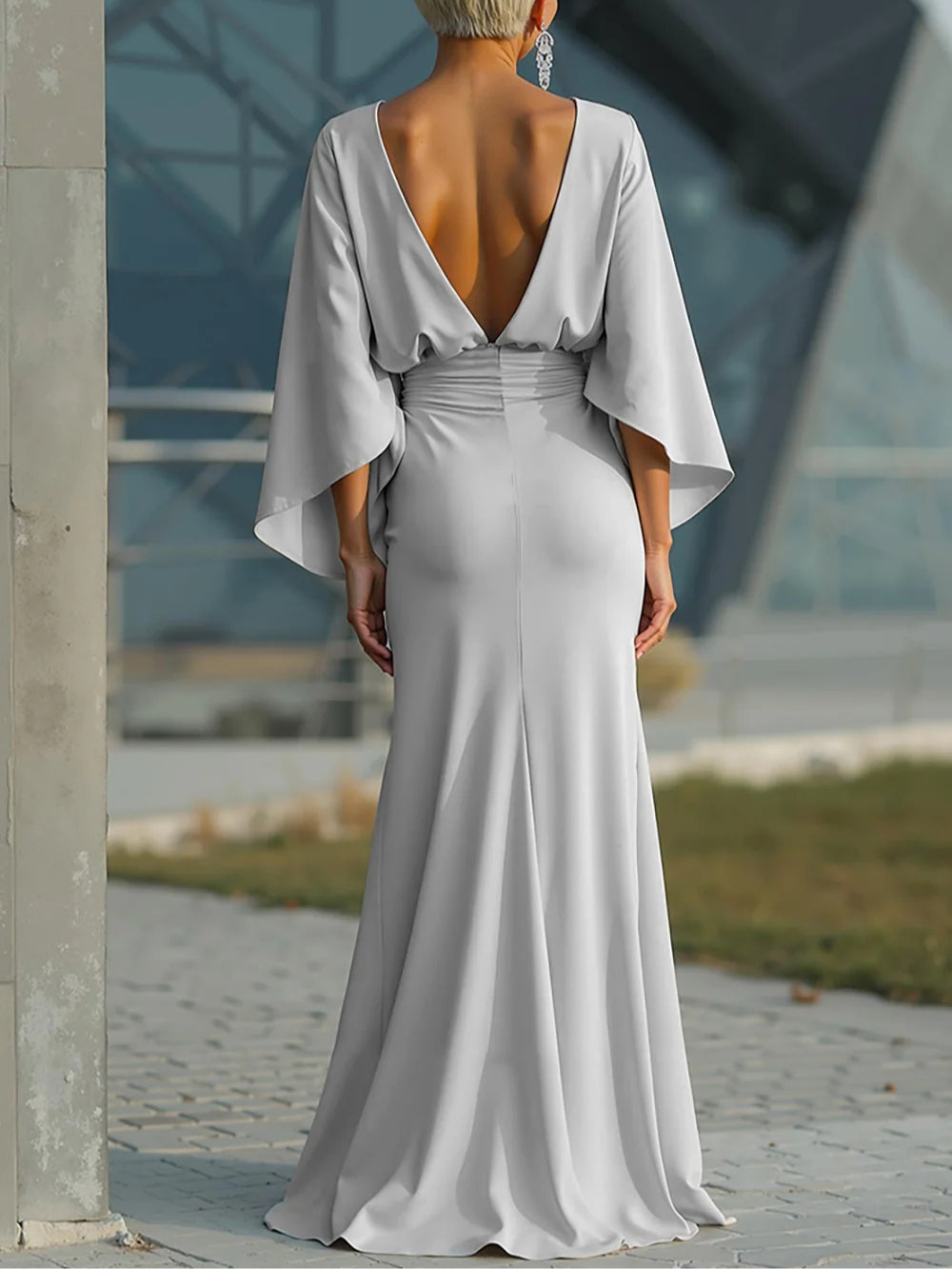 Clara | Elegantní Šaty s Výstřihem do V, Odhalenými Zády a Rukávy